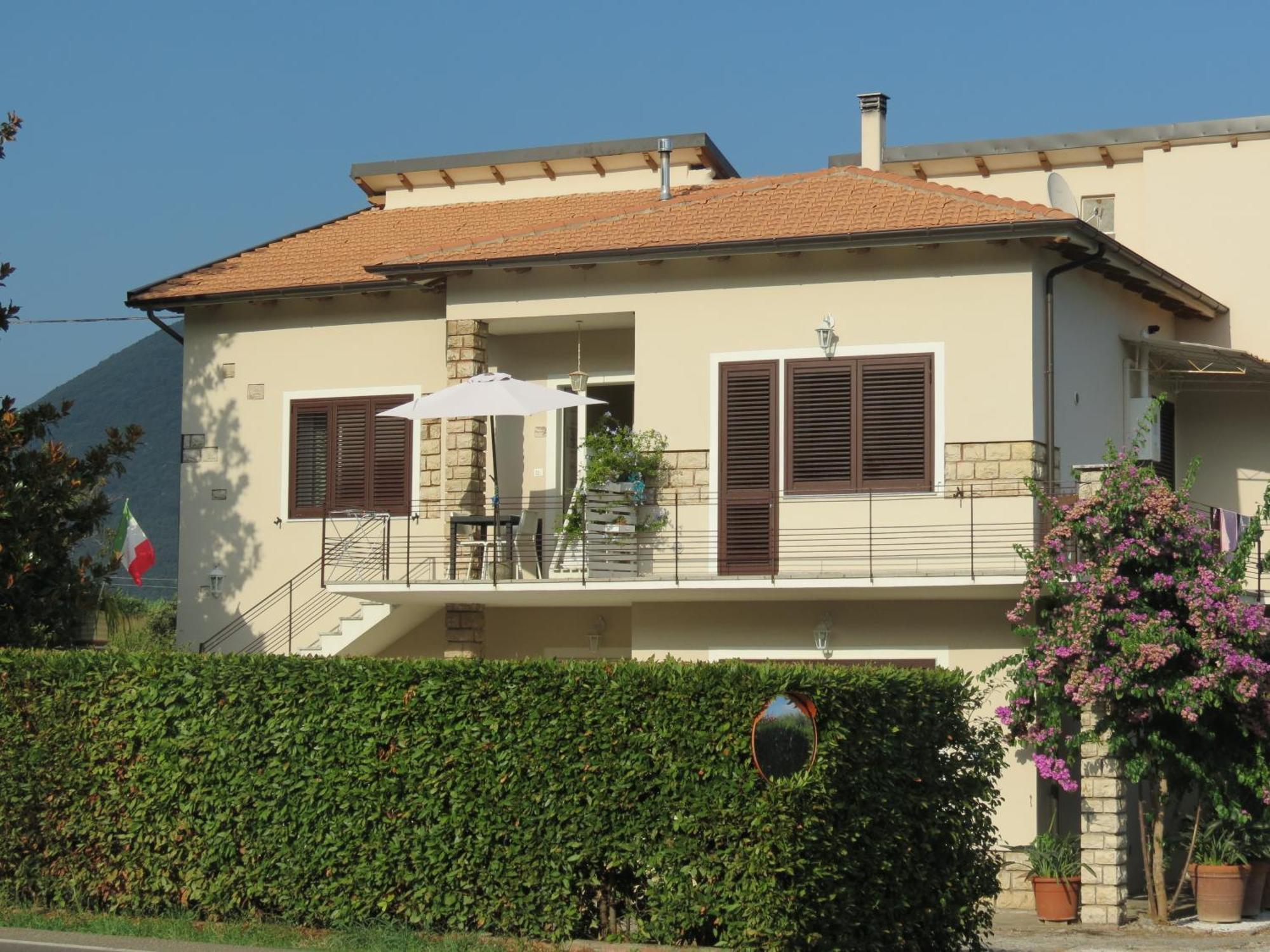 וקיאנו Casa Vacanze “Bouganville” Loc Avane Pisa מראה חיצוני תמונה