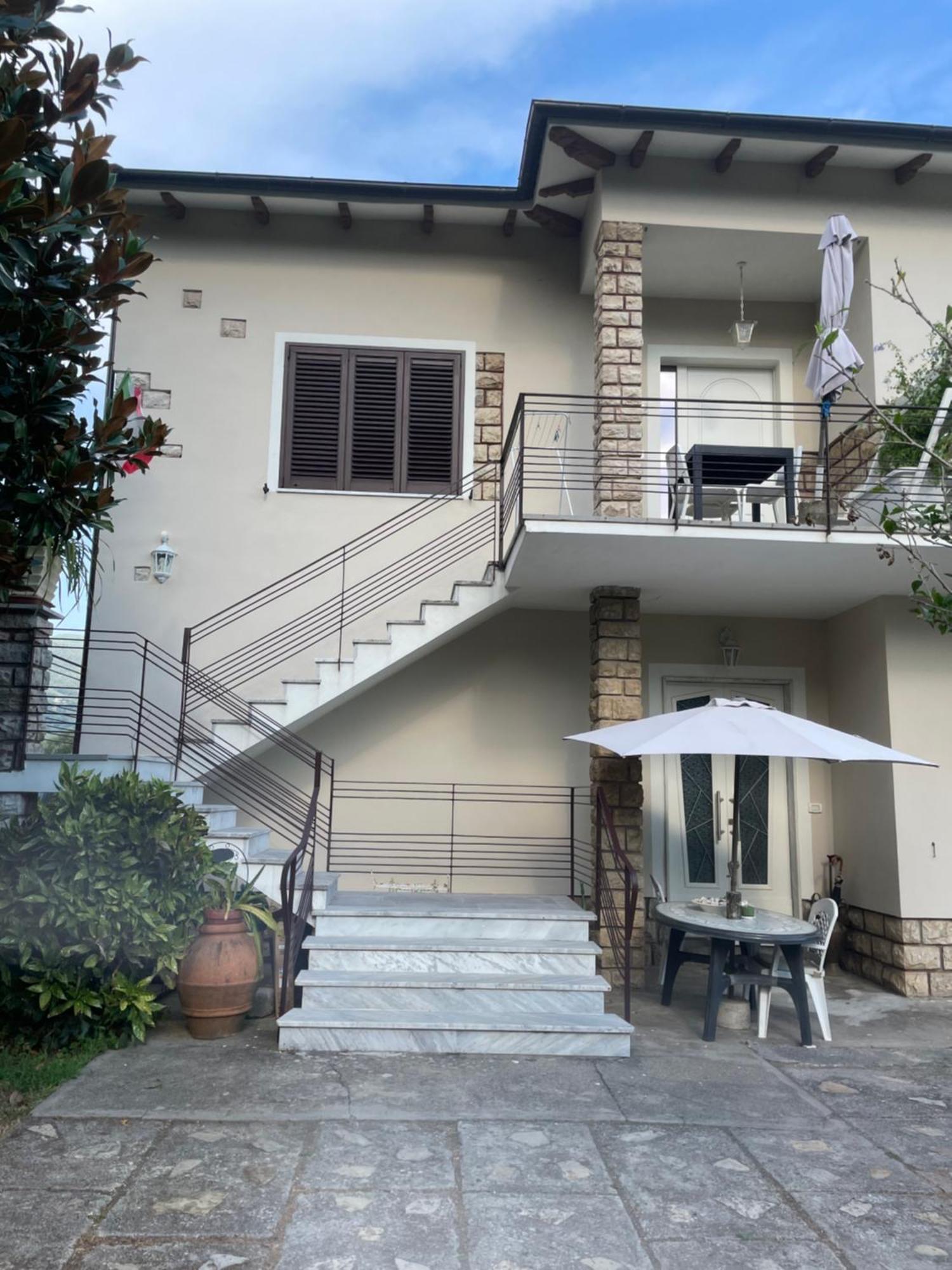 וקיאנו Casa Vacanze “Bouganville” Loc Avane Pisa מראה חיצוני תמונה